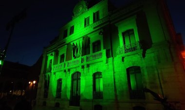 CASAS CONSISTORIALES SE VISTE DE VERDE PARA CONMEMORAR EL DÍA INTERNACIONAL DE LAS ENFERMEDADES RARAS