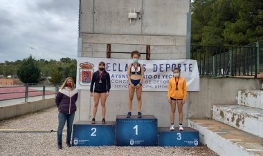 LOS ATLETAS CRISTINA DÁVILA ORTIZ Y EDUARDO SÁNCHEZ ROMÁN OBTIENEN MEDALLAS EN EL CAMPEONATO REGIONAL SUB-16