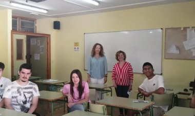 LA CONCEJALÍA DE EMPLEO, FORMACIÓN Y DESARROLLO LOCAL ORGANIZA LA JORNADAS DE INFORMACIÓN SOBRE GARANTÍA JUVENIL Y EL PROGRAMA DE PRIMERA EXPERIENCIA EN LAS ADMINISTRACIONES PÚBLICAS EN EL IES DOMINGO VALDIVIESO DE MAZARRÓN.