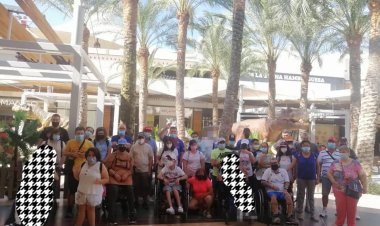 SALIDA A LA EXPOSICIÓN DE DINOSAURIOS EN LORCA DE LOS USUARIOS DEL CENTRO DE DÍA DE PERSONAS CON DISCAPACIDAD