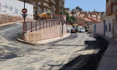 EL AYUNTAMIENTO DE MAZARRÓN CONTINÚA REALIZANDO TRABAJOS DE RENOVACIÓN Y REASFALTADO EN SUS CALLES