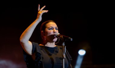LLENO ABSOLUTO EN EL CONCIERTO DE NIÑA PASTORI EN BOLNUEVO