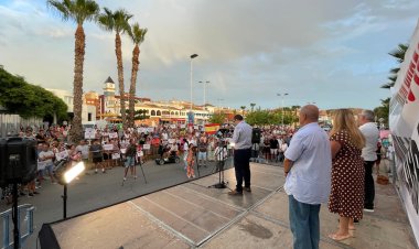 MAZARRÓN SALE A LA CALLE PARA RECLAMAR LA APERTURA DE URGENCIAS 24H TODO EL AÑO EN PUERTO DE MAZARRÓN