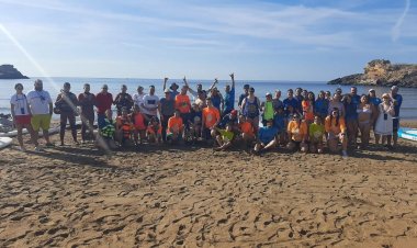 EL CENTRO DE DÍA DE PERSONAS CON DISCAPACIDAD DISFRUTA DE LA 2ª JORNADAS DE SURF Y PADDEL SUP EN BAHÍA MAZARRON