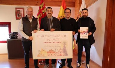 EL AYUNTAMIENTO DE MAZARRÓN ENTREGA A LA ASOCIACIÓN ASPADEM LOS BENEFICIOS DE LA VENTA DE LA REVISTA DE LAS FIESTAS PATRONALES 2022