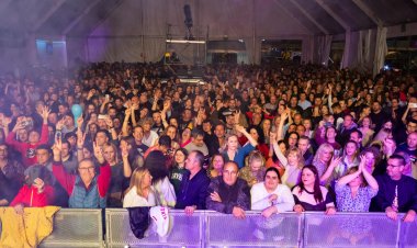 PUERTO DE MAZARRON: FESTEJOS  MOLAN LOS 90