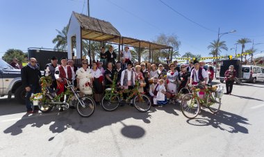 UN PASACALLES HUERTANO DA COLOR A LAS FIESTAS DE SAN JOSÉ