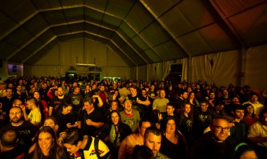 FESTEJOS I ALMAZAROCK ARRASA EN LA CARPA MUNICIPAL DEL RIHUETE