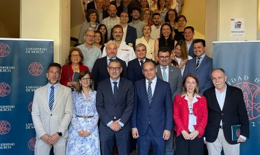 El alcalde de Mazarrón, @gines_campillo,  acudió el pasado martes 14 de mayo a la presentación de la programación de los Cursos de Extensión Universitaria y las Escuelas de Verano 2024 de la Universidad de Murcia.