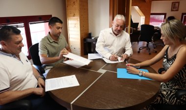 El alcalde, @gines_campillo y la concejal de Deportes, María Isabel Carrillo @maariiaaa88, han firmado dos convenios de colaboración para apoyar el deporte local: