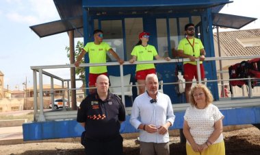 El alcalde @gines_campillo , junto a la concejal de Protección Civil, @carmennavarro_mazarron, y el jefe del Servicio de Protección Civil, Daniel Aragón, han dado a conocer nuestro Plan de Vigilancia y Salvamento en Playas 2024