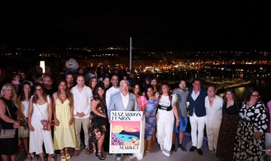 La presentación de la I Feria del Comercio en Mazarrón ‘Mazarrón Fusion Market’ congregó a una multitud de asistentes interesados en conocer los detalles de este evento tan esperado.