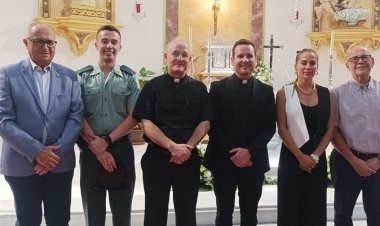 Miembros de la corporación estuvieron presentes en la toma de posesión del nuevo párroco de la Iglesia del Puerto, Pablo Caballero.