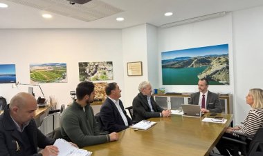 El Alcalde Gines Campillo, y el Concejal de Medio Ambiente Gaspar Miras,  se reunieron con el director general de Medioambiente, Juan Antonio Mata, para abordar cuestiones clave sobre la evaluación ambiental y el planeamiento urbano en el municipio.
