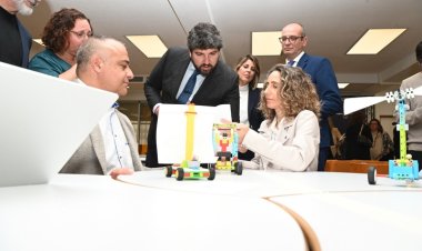 La Comunidad amplía las limitaciones del uso de dispositivos digitales en el aula para reducir el tiempo de exposición del alumno a las pantallas