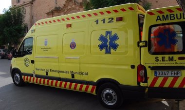 Servicios de emergencia atienden y trasladan a tres personas heridas de gravedad en un accidente de tráfico en la RM-332 Mazarrón-Tallante, Cartagena.
