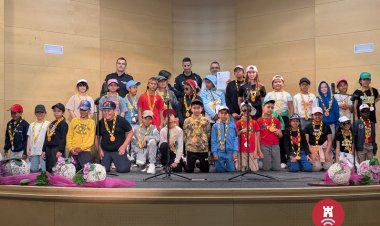 Los estudiantes de 3º y 4º de primaria participan  en un día lleno de canciones, bailes y aprendizaje sobre seguridad vial.