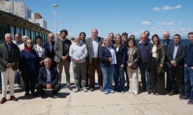 El PP reafirma su ‘frente común’ con los afectados por la Ley de Costas y eleva a las Cortes una reforma legal para salvar las casas de más de 400 familias de la Región