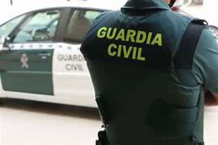 La Guardia Civil investiga a una mujer de 68 años por conducir durante 18 kilómetros en sentido contrario por la carretera RM-3, a su paso por Mazarrón. Varios testigos avisarón al Centro de Coordinación de Emergencias.