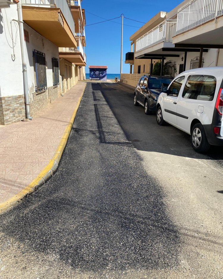 Desde la Concejalía de Servicios del Ayuntamiento de Mazarrón, liderada por Tomás Ureña, ya se ha puesto en marcha el plan de parcheo de asfalto.