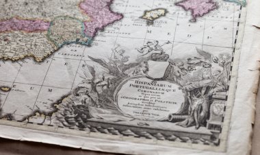 La Biblioteca Regional conmemora el Día de la Región con una muestra cartográfica sobre la evolución geográfica del territorio