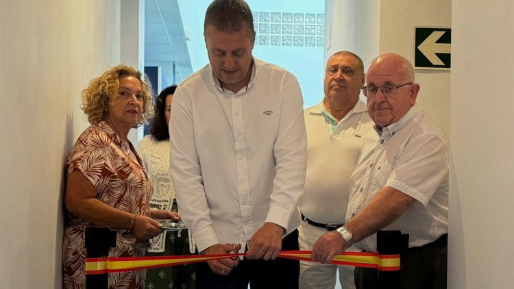 Fin de curso e inauguración de la exposición de los talleres realizados durante el invierno, en el Centro de Día de Personas Mayores de Mazarrón.
