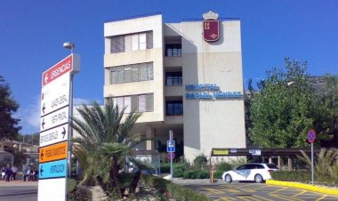 Rescatado y trasladado al hospital un hombre de 90 años que ha sufrido ahogamiento cuando se bañaba en una playa de Águilas