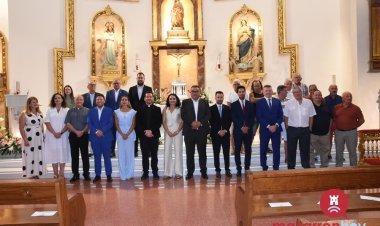 Pregón a cargo de Paqui Ballesta Acosta y entrega de placas y distinciones a los pescadores jubilados. (Fiestas Virgen del Carmen)