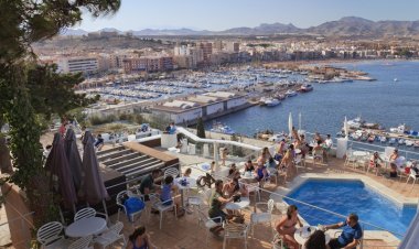 El empleo turístico crece hasta junio por encima de la media nacional y alcanza más de 48.100 afiliados en hostelería y agencias de viajes