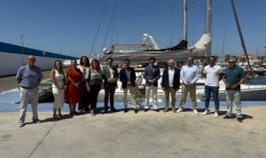 Ginés Campillo acompaña al consejero de Fomento en una visita institucional a los puertos del municipio