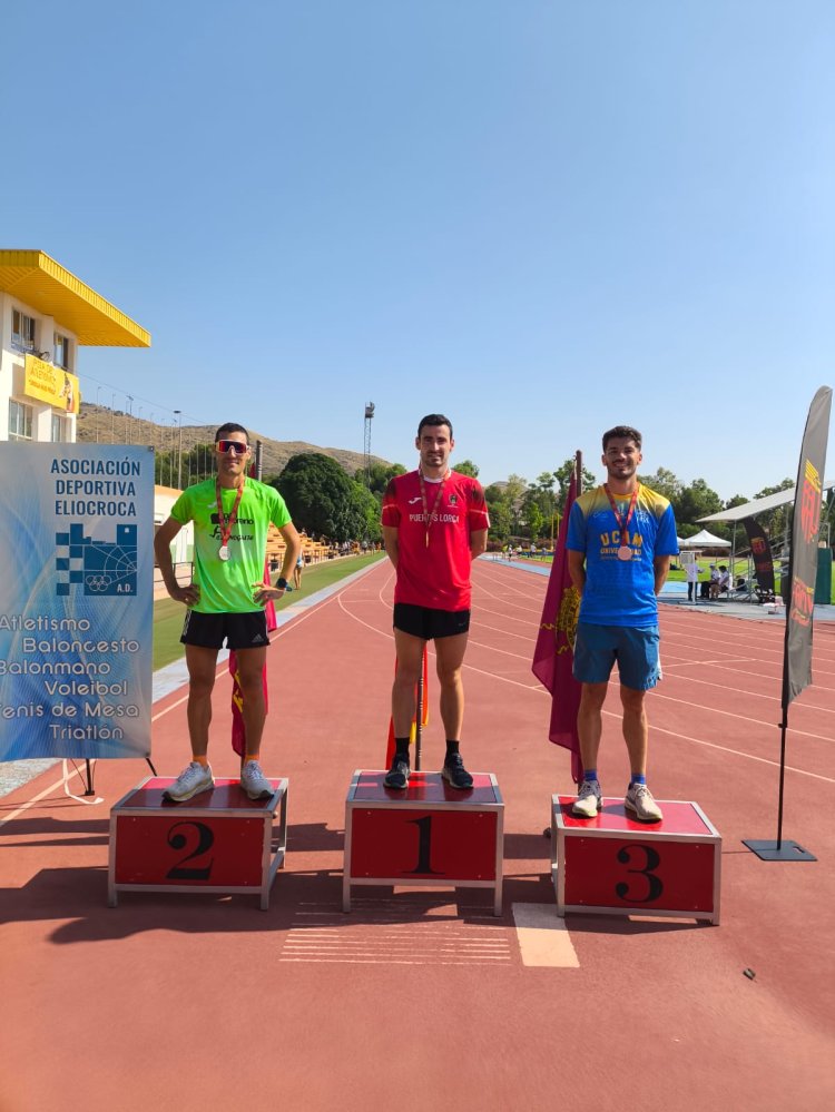 El atleta mazarronero Juan Manuel Navarro, campeón regional absoluto en 5.000 metros lisos, con una marca de 15:57.