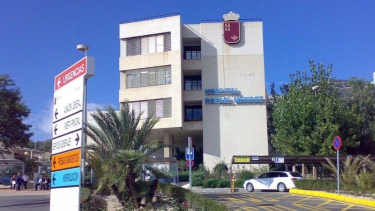 Rescatado y trasladado al hospital un hombre de 90 años que ha sufrido ahogamiento cuando se bañaba en una playa de Águilas