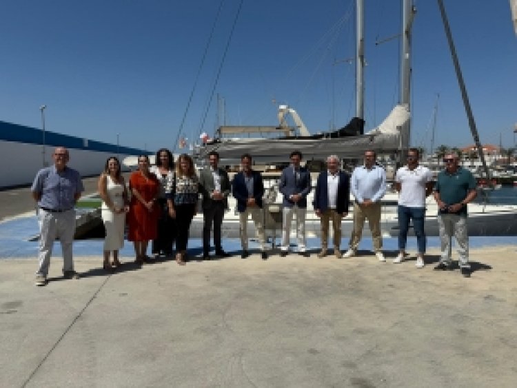 Ginés Campillo acompaña al consejero de Fomento en una visita institucional a los puertos del municipio