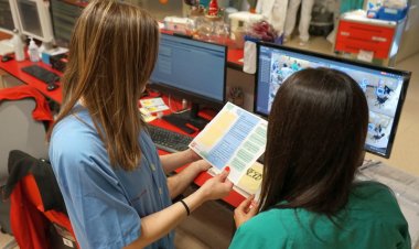 La Arrixaca pone en marcha el 'Diario de UCI' para humanizar la estancia en cuidados intensivos pediátricos