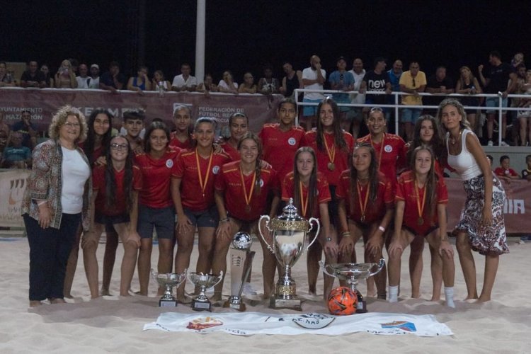 MAZARRÓN FÉMINAS | Homenaje a las Campeonas de España de Fútbol Playa Juvenil