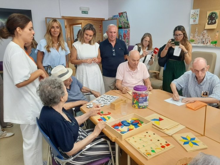 La Comunidad incrementará alrededor de medio centenar de plazas en centros de día para personas mayores