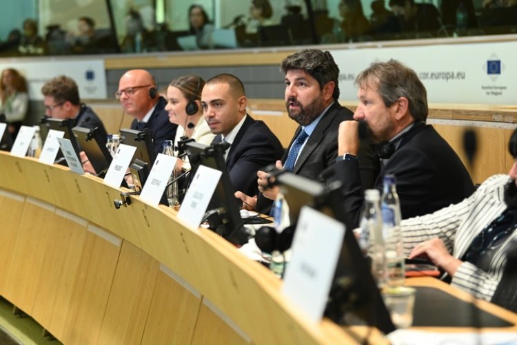 López Miras defiende en Bruselas un modelo turístico cada vez más sostenible