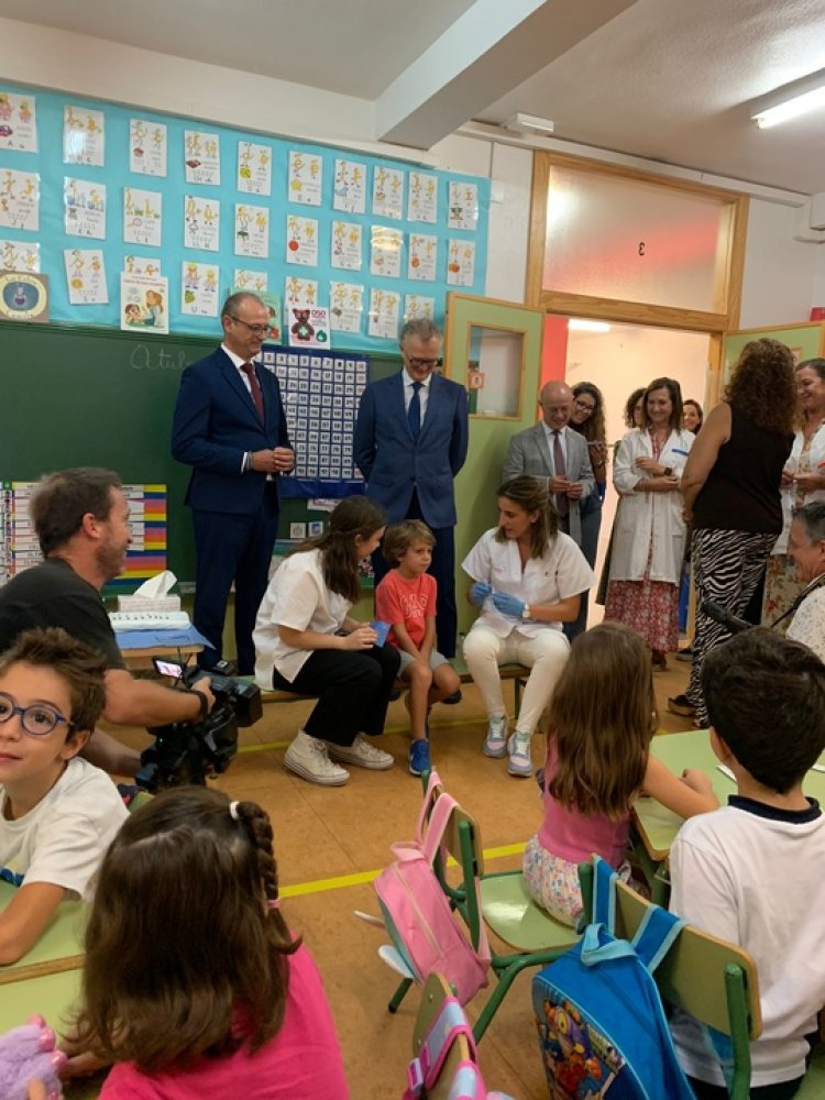 Cerca de 120.000 escolares inician el lunes la vacunación frente a la gripe en sus propios colegios para facilitar su inmunización
