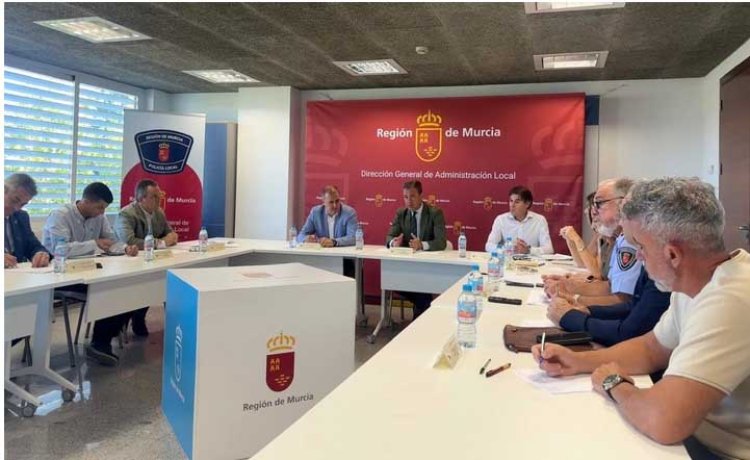 La Comunidad prevé convocar en 2026 la primera oposición unificada de los Cuerpos de Policía Local de la Región