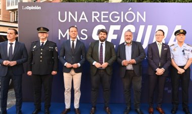López Miras anuncia una inyección extra de 5,5 millones a los ayuntamientos antes de que acabe el año para reforzar la Policía Local