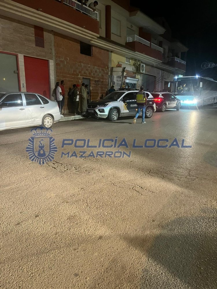 La brigada provincial de extranjería y fronteras de Murcia, en colaboración con la Policía Local de Mazarrón y la Inspección de Trabajo, ha llevado a cabo un importante operativo en la pedanía de Cañada de Gallego