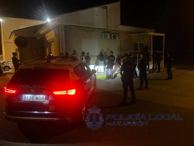 La brigada provincial de extranjería y fronteras de Murcia, en colaboración con la Policía Local de Mazarrón y la Inspección de Trabajo, ha llevado a cabo un importante operativo en la pedanía de Cañada de Gallego