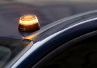 DGT recuerda la obligación de disponer de la baliza V-16 para señalizar averías y accidentes en carretera  a partir de 1 de Enero de 2026
