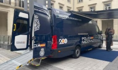 Ahora podrás hacer tu Pasaporte y DNI en Mazarrón, gracias al vehículo VIDOC de Policía Nacional