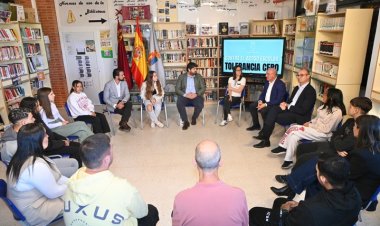 López Miras anuncia un nuevo Decreto de Convivencia Escolar que amplía su ámbito de aplicación al transporte y comedores