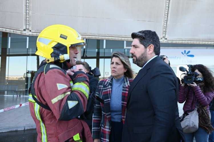 El SMS reubica a los pacientes movilizados por el incendio del Santa Lucía en el propio hospital y en el Rosell