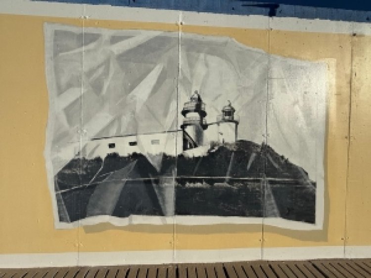 Mazarrón rinde homenaje a la historia de sus pescadores con un mural artístico de gran formato en el puerto pesquero