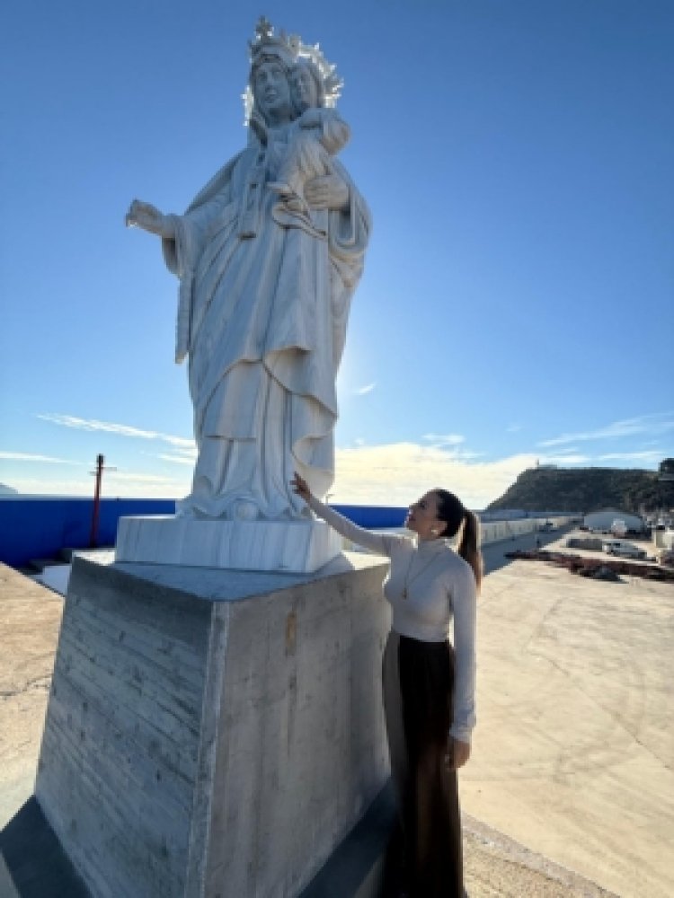 Arte, tradición y fe en Puerto de Mazarrón con la inauguración de una escultura de la Virgen del Carmen en su muelle pesquero