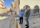 El alcalde Ginés Campillo y el primer teniente de alcalde, Jesús García, visitan el avance de las obras de adecuación de los viales en la calle Depósito, en el barrio de San Isidro