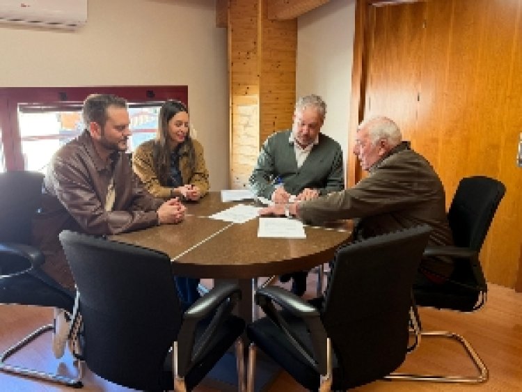 Firma de convenio con el Club de Jubilados y Pensionistas para fomentar actividades culturales y deportivas